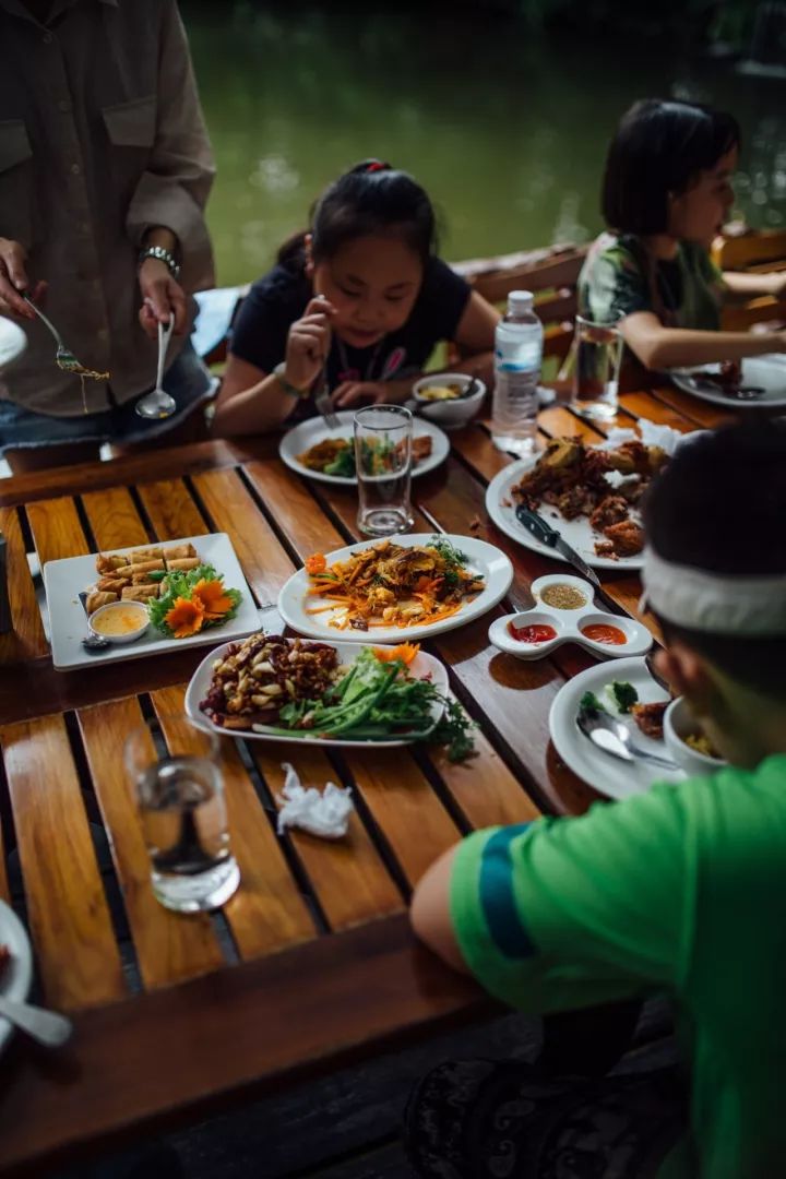 十一月食品打假案例揭秘，美食侦探的意外之旅与友情的火花